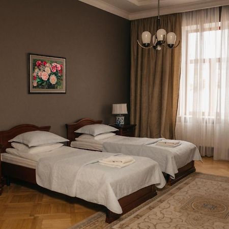 Hotel British Club Lviv Extérieur photo