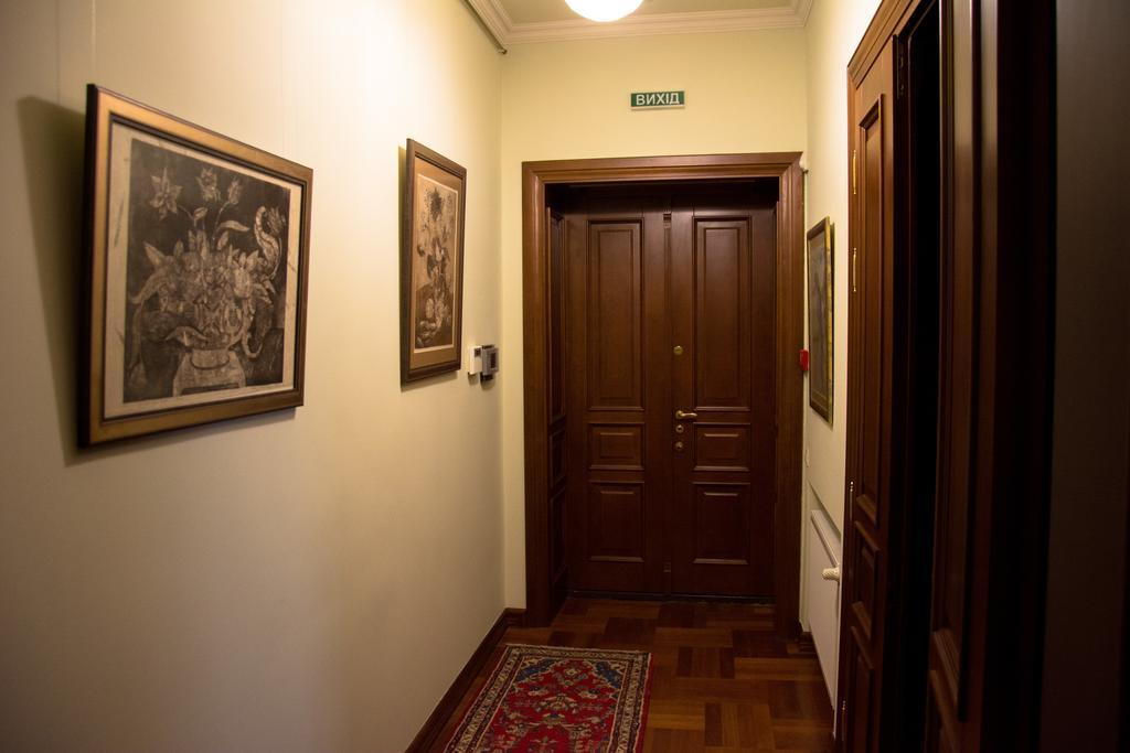 Hotel British Club Lviv Extérieur photo