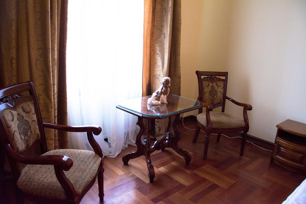 Hotel British Club Lviv Extérieur photo