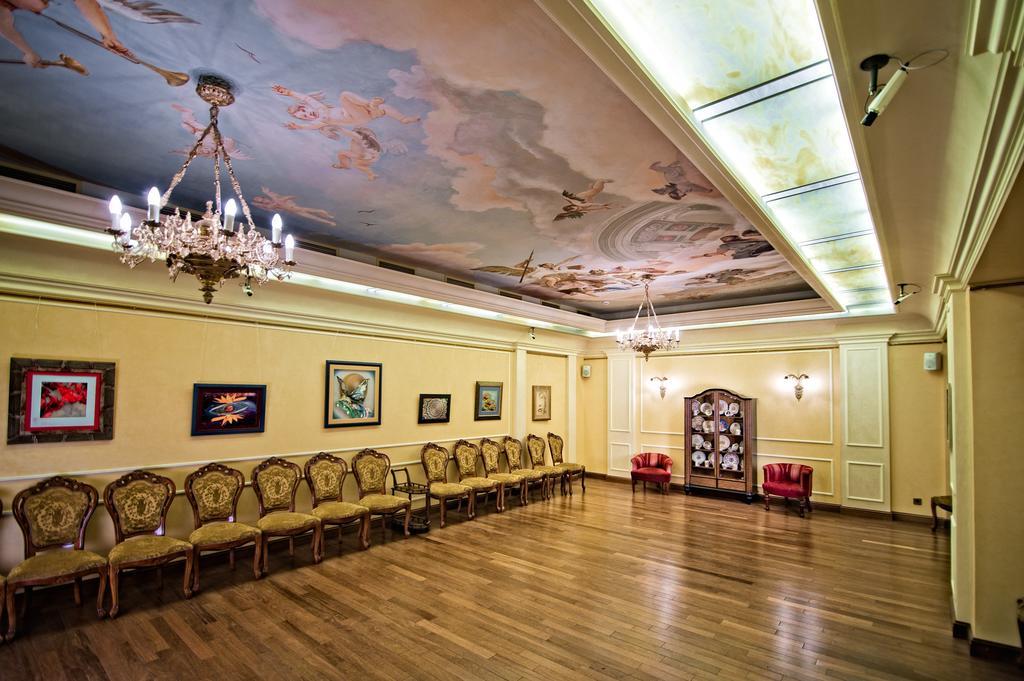 Hotel British Club Lviv Extérieur photo