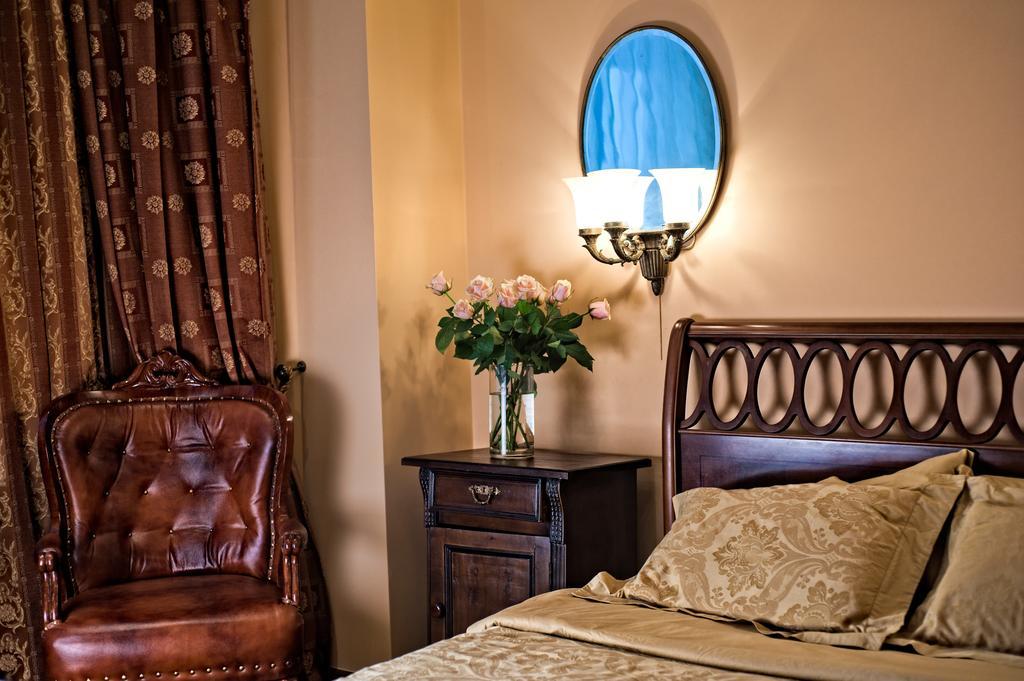 Hotel British Club Lviv Extérieur photo