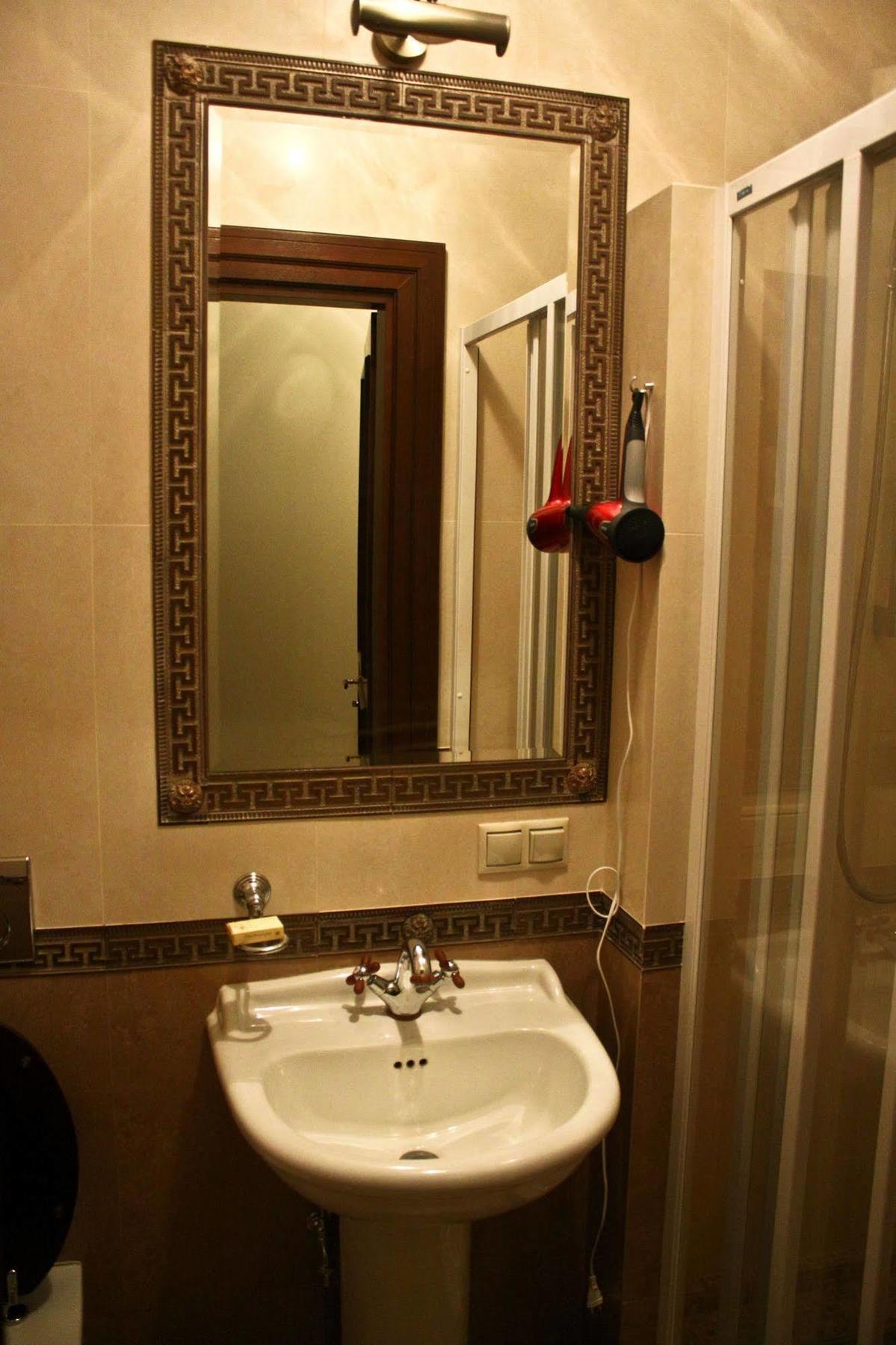 Hotel British Club Lviv Extérieur photo