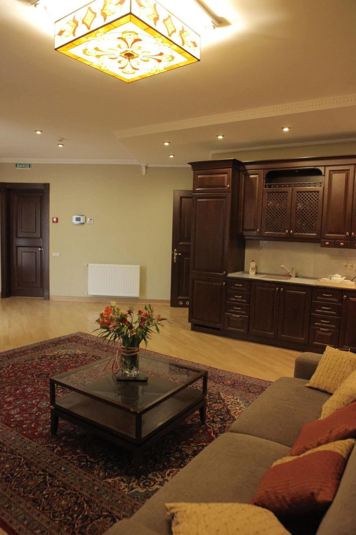 Hotel British Club Lviv Extérieur photo