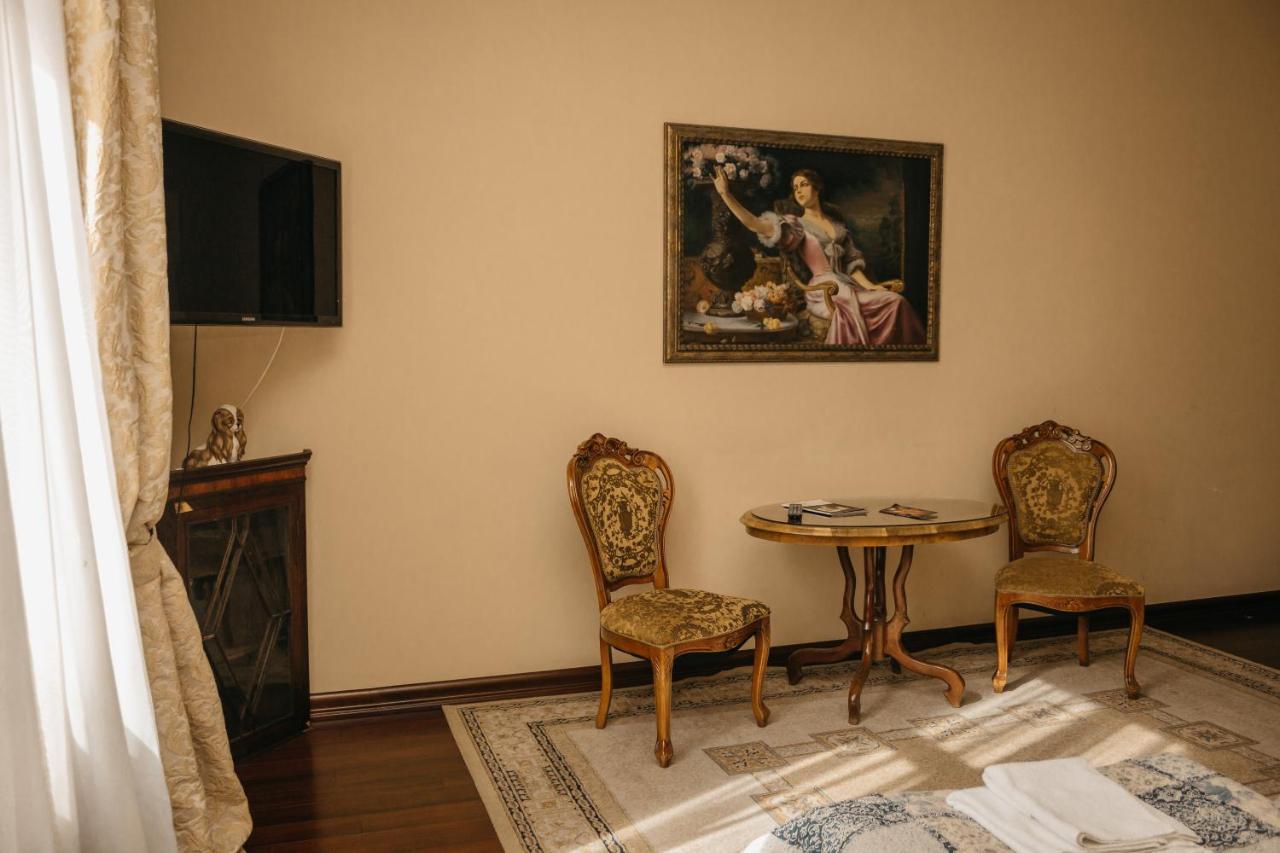 Hotel British Club Lviv Extérieur photo