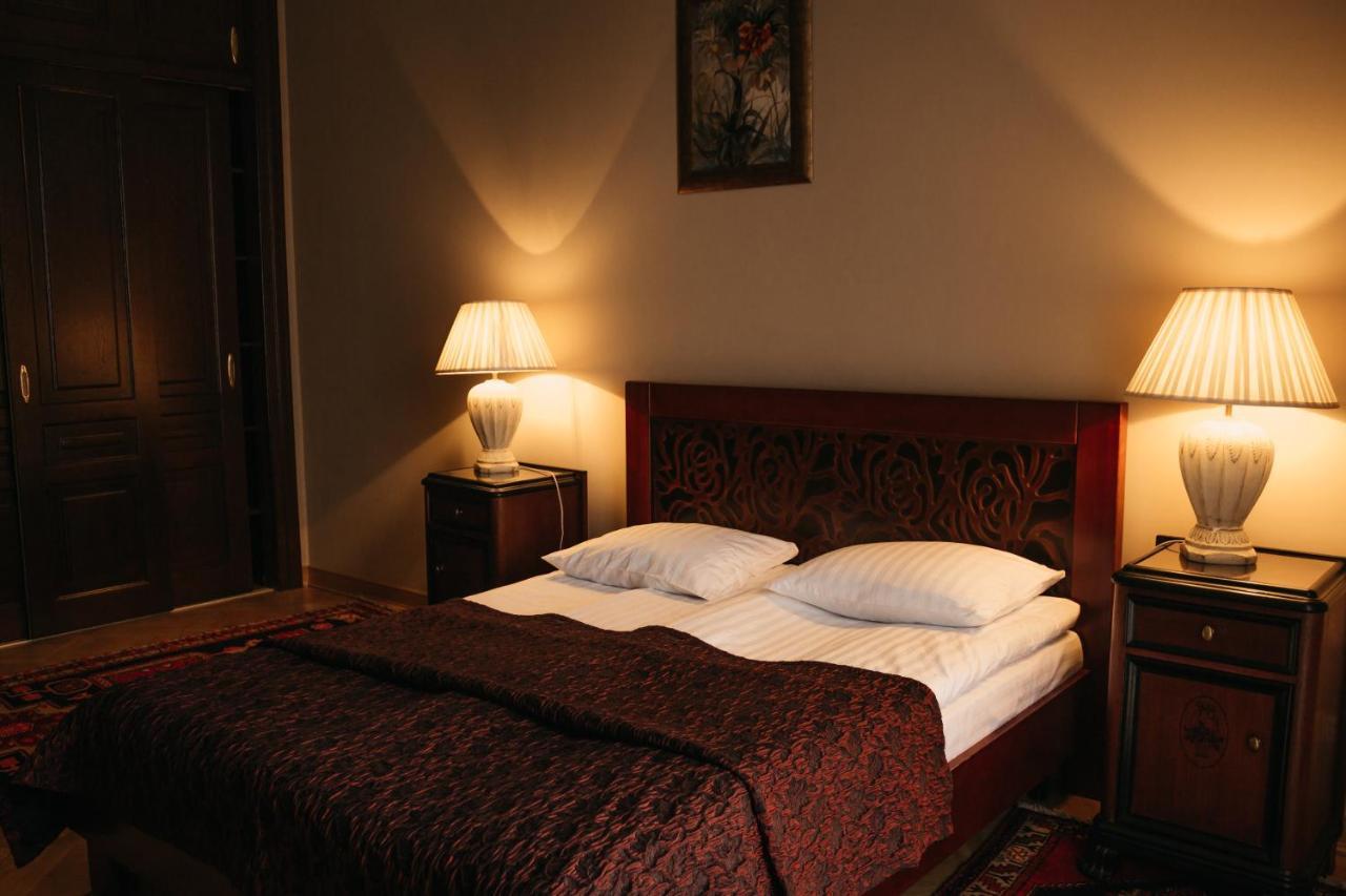 Hotel British Club Lviv Extérieur photo