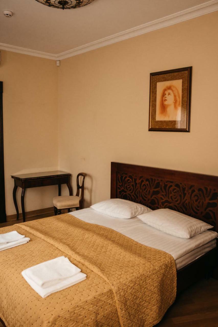 Hotel British Club Lviv Extérieur photo