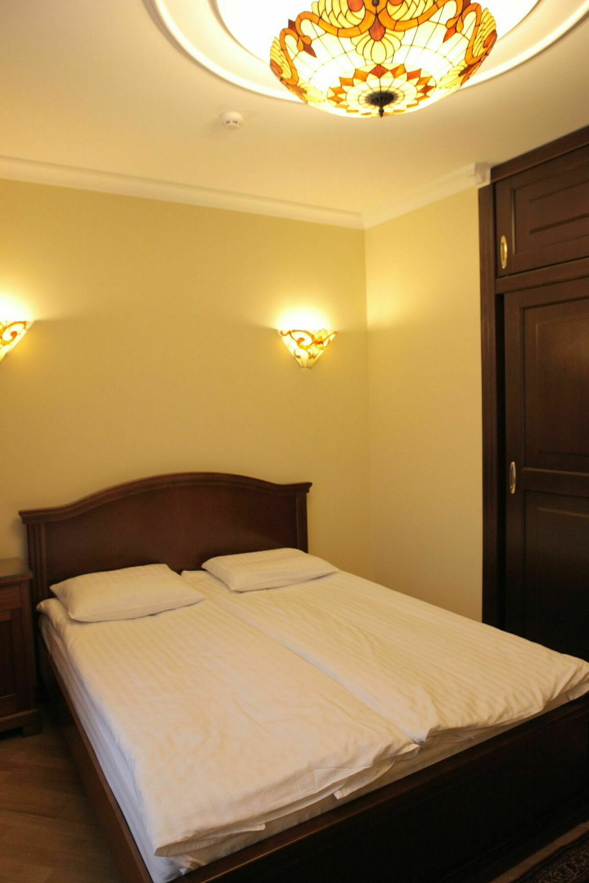 Hotel British Club Lviv Extérieur photo